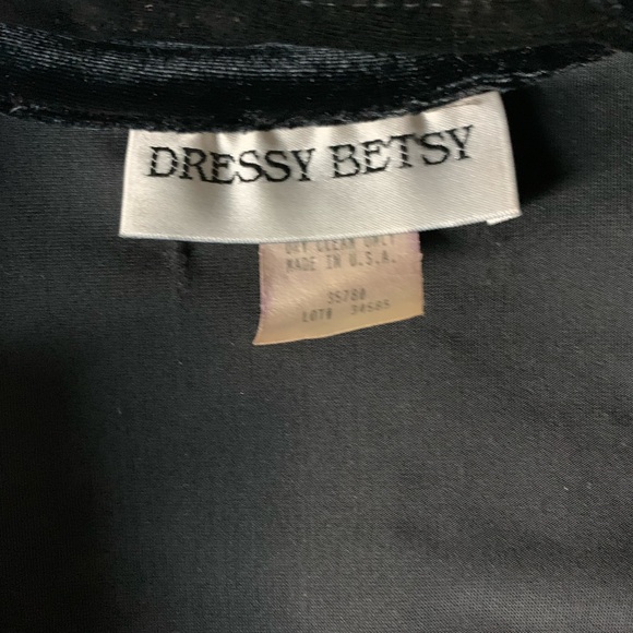 Dressy Betsy Velvet Dress - Picture 6 of 6